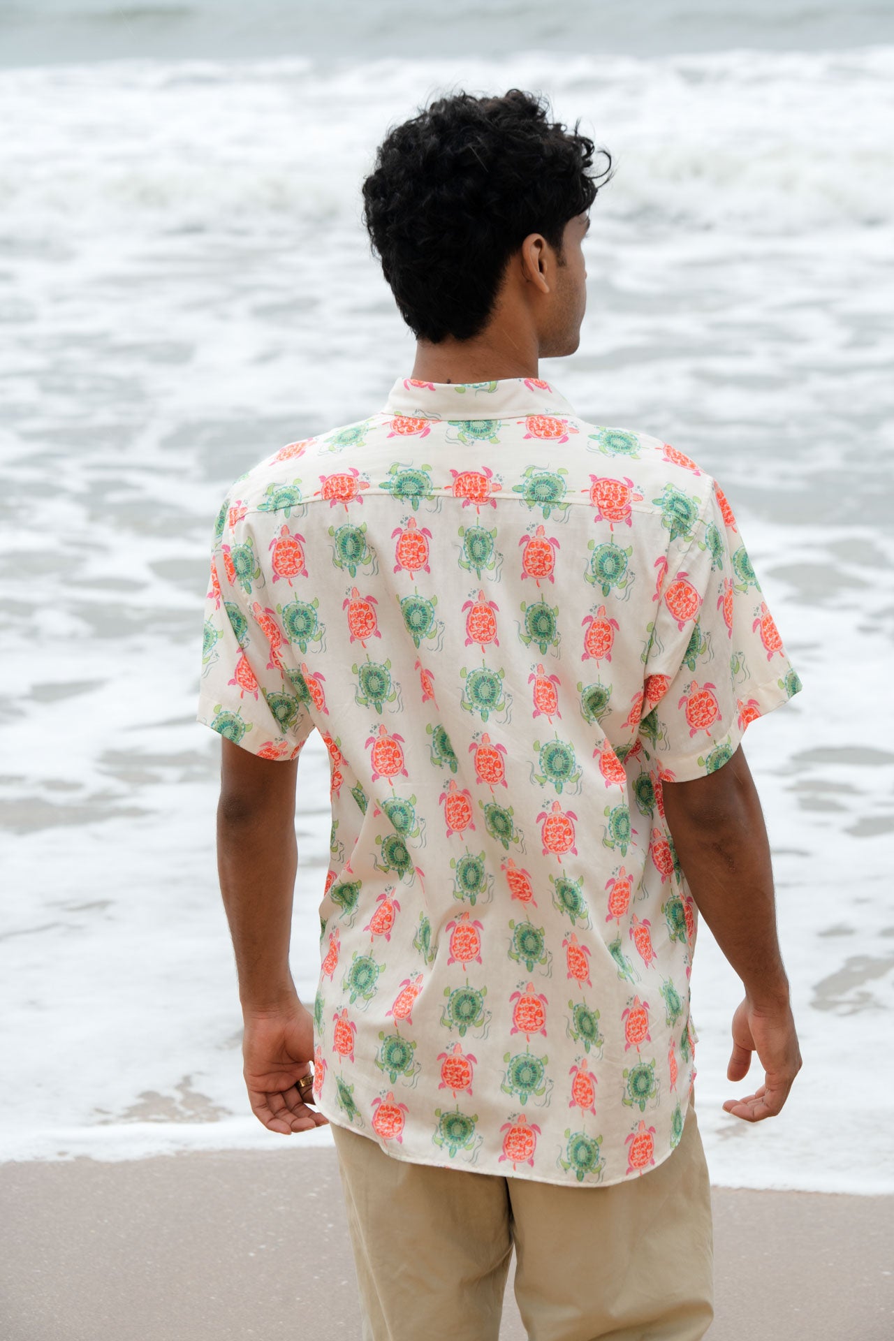 Men's 100% Cotton Shirt with a Goa turtles print