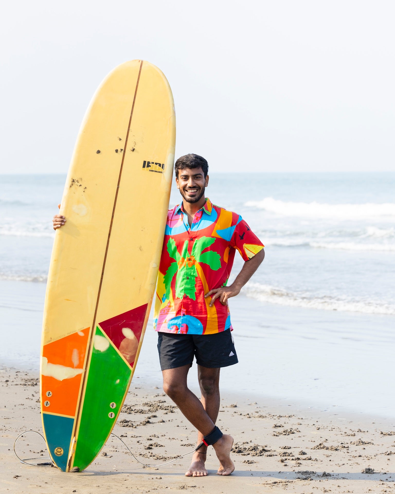 Recheado Red Organic Cotton Men's Shirt with Surfing Motifs