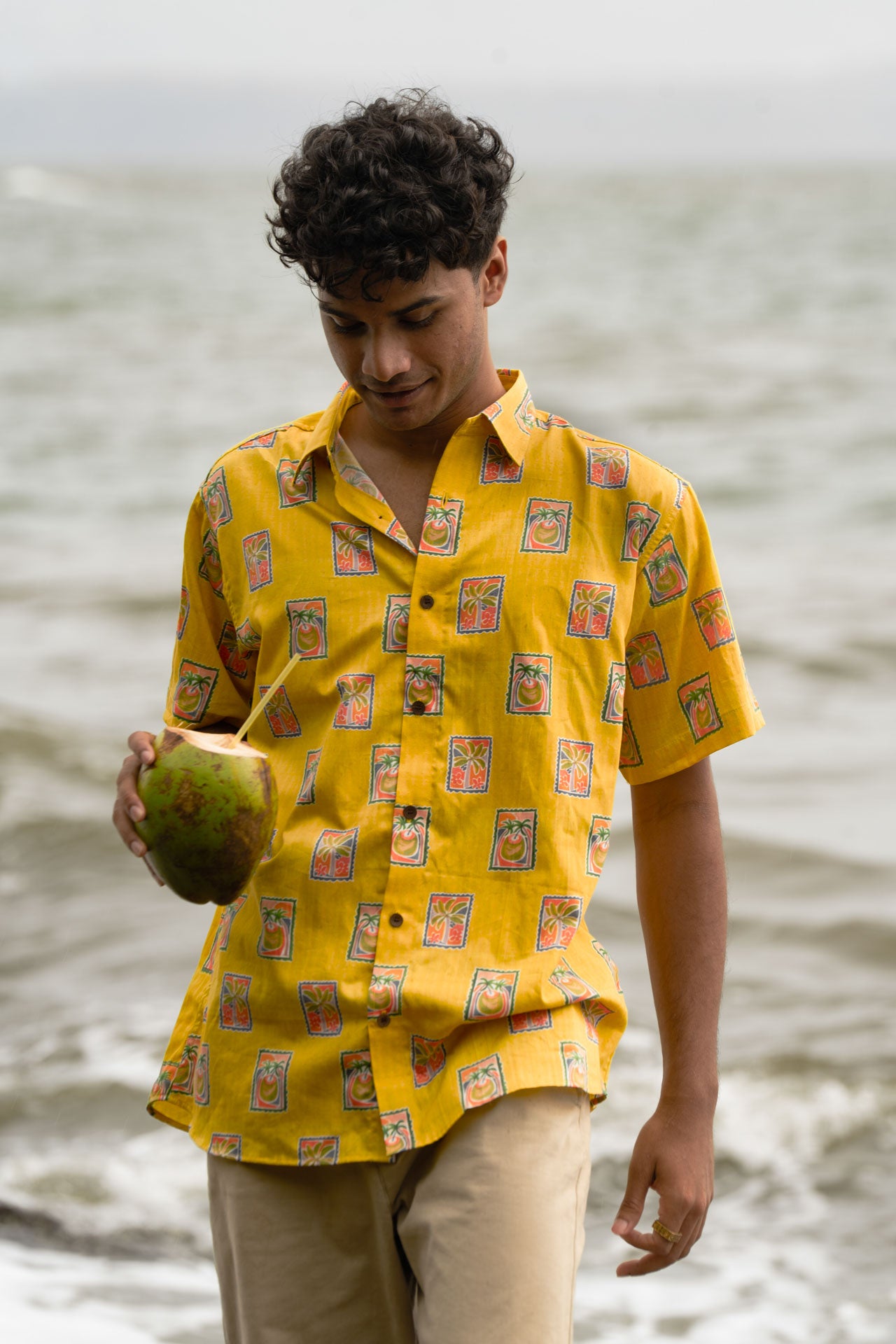 Cotton holiday shirt with yellow stamp print